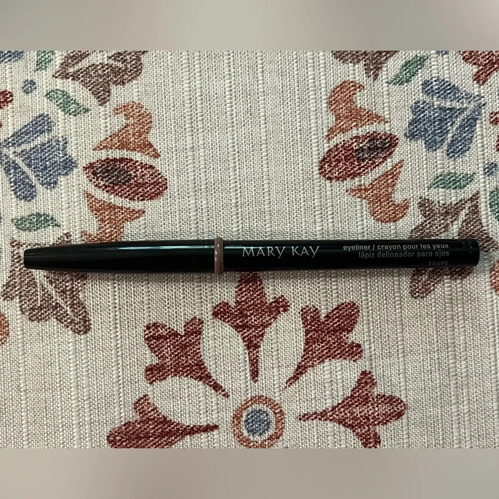 New, without box, Mary Kay Automatic Retractable Eyeliner Pencil, in Taupe